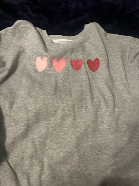 Source Unknown Gray Sweatshirt with Pink to Red Heart Gradient